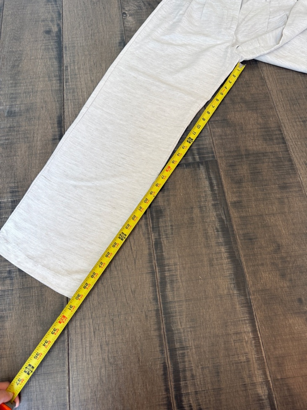 Aritzia
The Effortless Pant™ - CruiseLinen™ size 8 - Picture 13 of 17